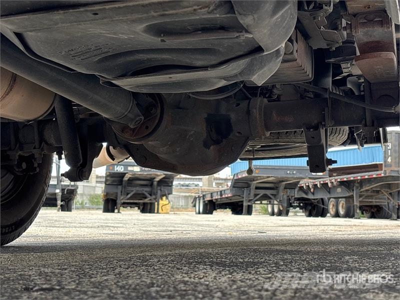 Ford F-250 XL 4x2 Crew Cab Pickup أخرى