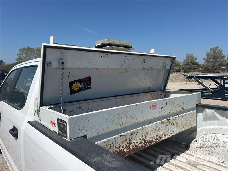 Ford F-250 XL 4x2 Crew Cab Pickup Інше