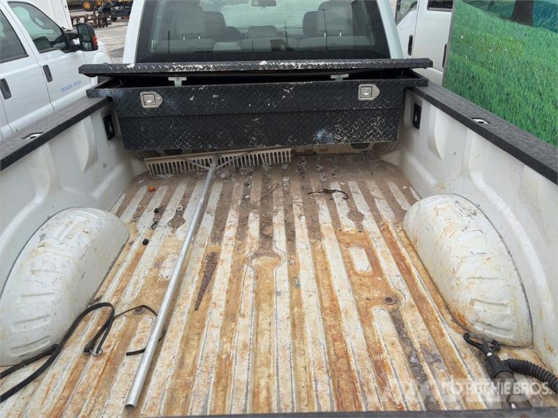 Ford F-250 XL 4x2 Crew Cab Pickup (Inoperable) Інше