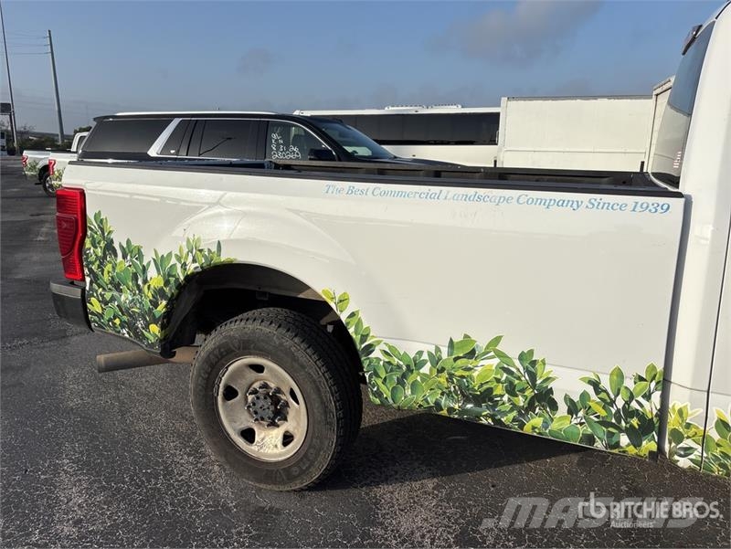 Ford F-250 XL 4x2 Crew Cab Pickup 其他