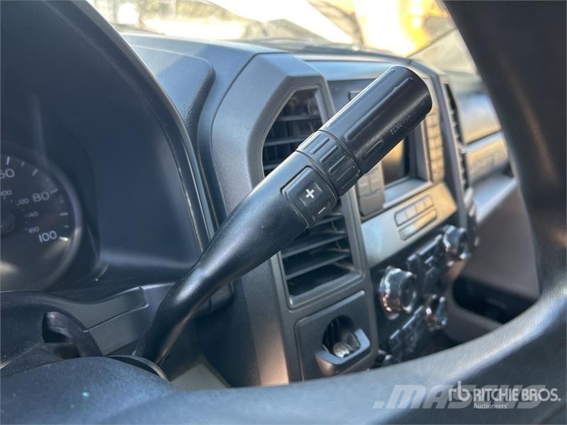 Ford F-250 XL 4x2 Crew Cab Pickup Інше