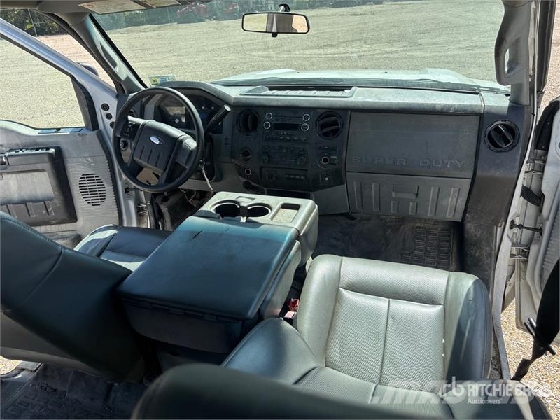 Ford F-250 XL 4x2 Crew Cab Pickup (Inoperable) Egyéb