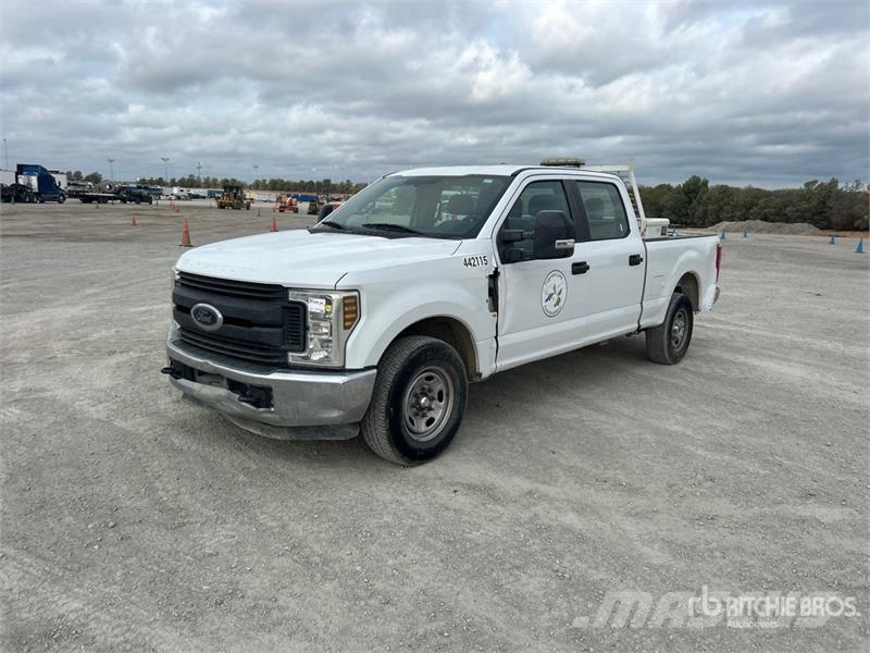 Ford F-250 XL 4x2 Crew Cab Pickup Прочие фургоны