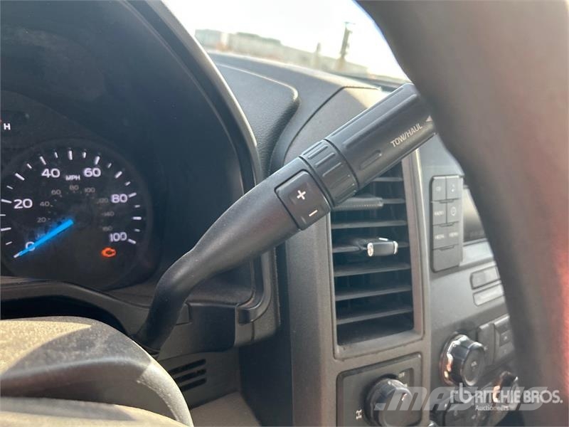 Ford F-250 XL 4x2 Crew Cab Pickup 其他