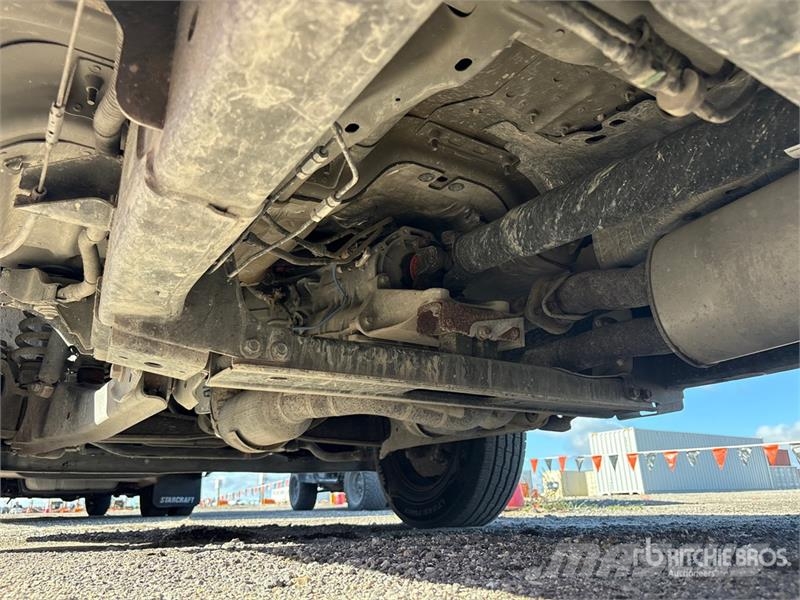 Ford F-250 XL 4x2 Crew Cab Pickup Ostalo