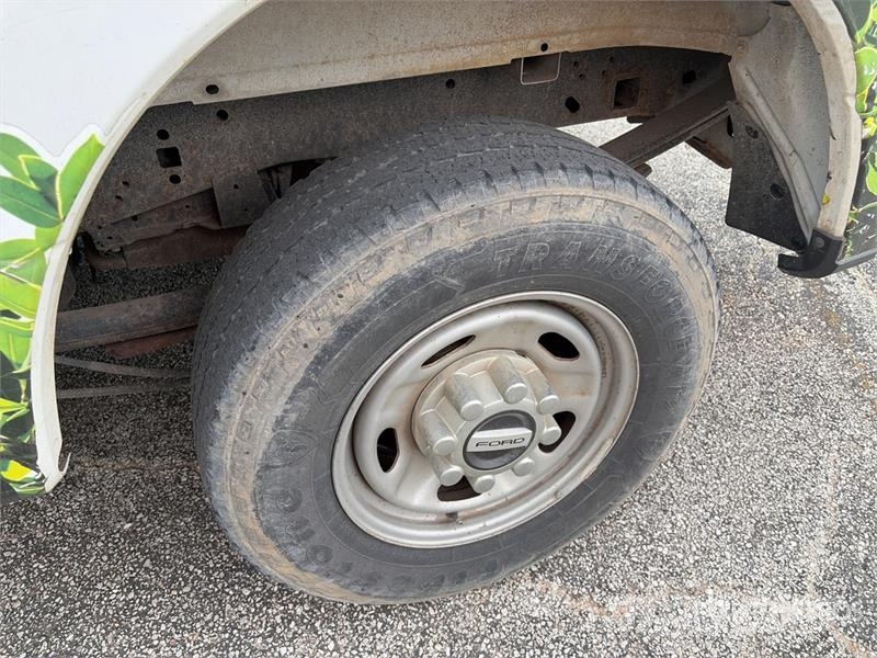 Ford F-250 XL 4x2 Crew Cab Pickup (Inoperable) Інше