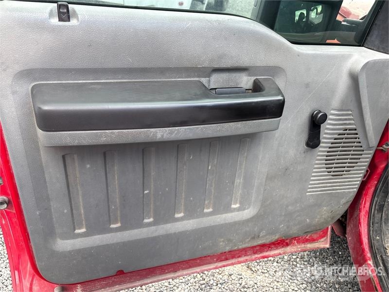 Ford F-250 XL 4x2 Crew Cab Pickup Прочие фургоны