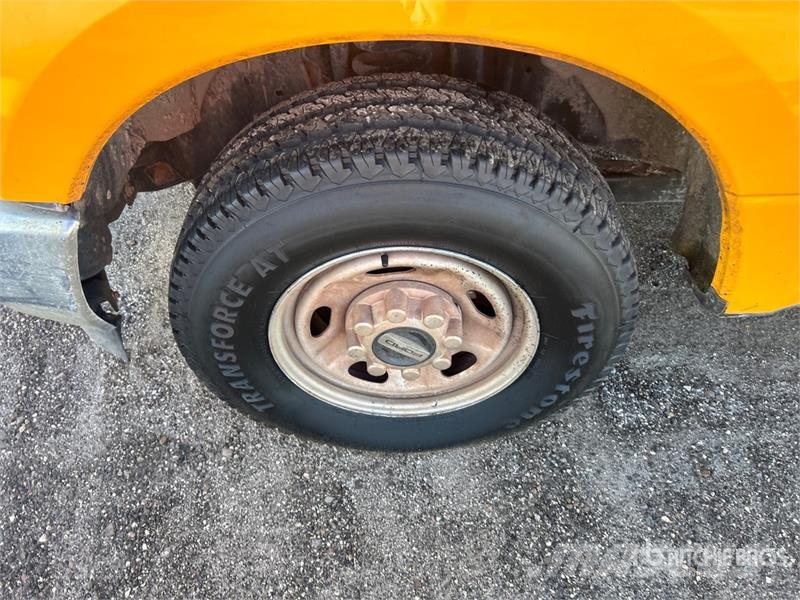 Ford F-250 XL 4x2 Crew Cab Pickup Outros