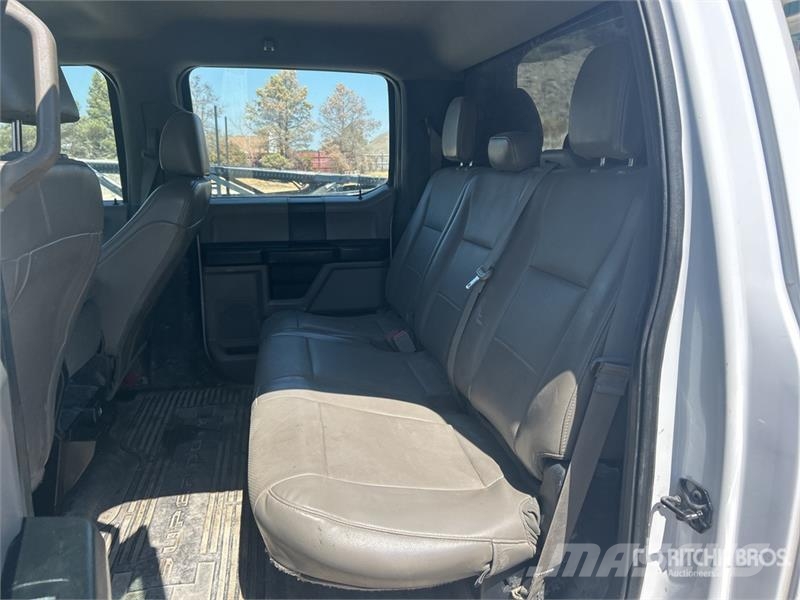 Ford F-250 XL 4x2 Crew Cab Pickup Інше