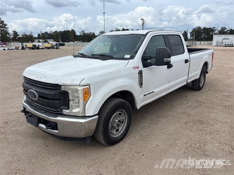 Ford F-250 XL 4x2 Crew Cab Pickup Citi