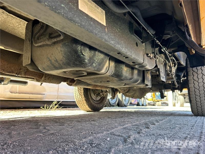 Ford F-250 XL 4x2 Crew Cab Pickup その他