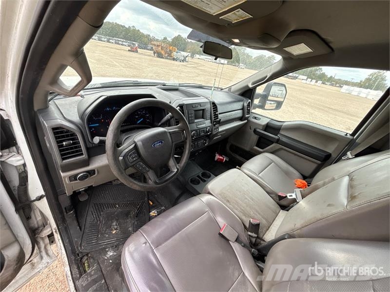 Ford F-250 XL 4x2 Crew Cab Pickup Citi