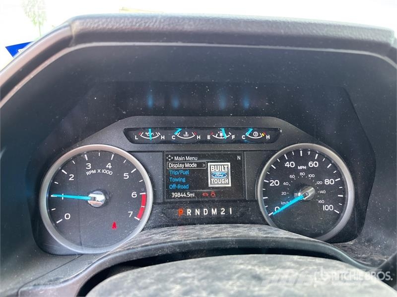 Ford F-250 XL 4x2 Crew Cab Pickup Otros