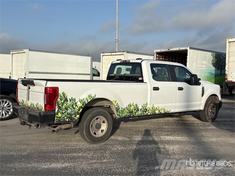 Ford F-250 XL 4x2 Crew Cab Pickup 其他