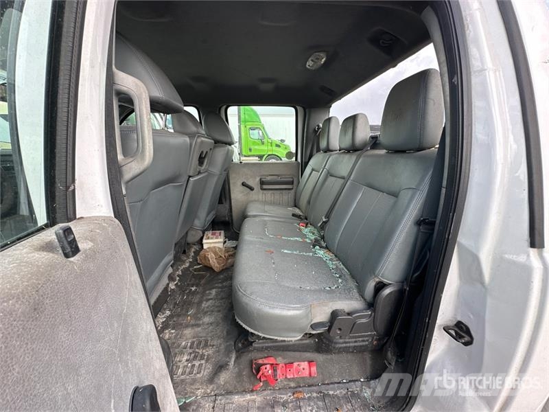 Ford F-250 XL 4x2 Crew Cab Pickup Furgoni altro