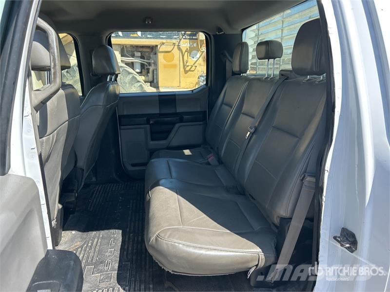 Ford F-250 XL 4x2 Crew Cab Pickup Інше