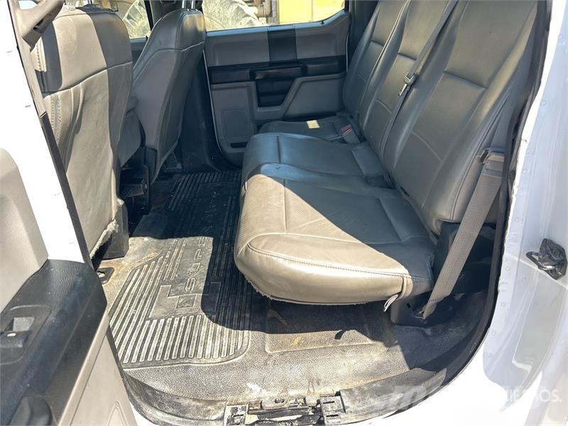 Ford F-250 XL 4x2 Crew Cab Pickup Інше