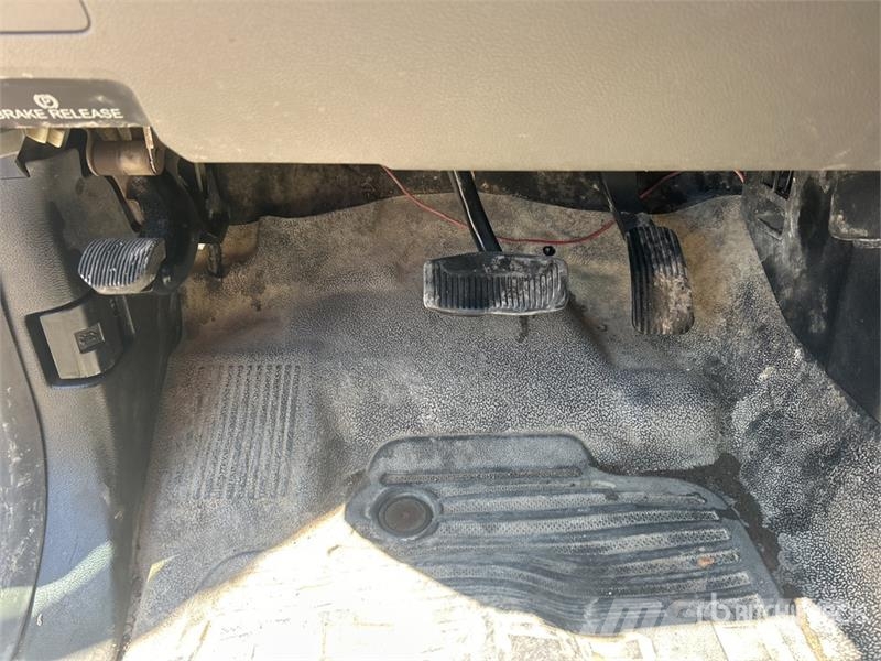 Ford F-250 XL 4x2 Crew Cab Pickup Інше