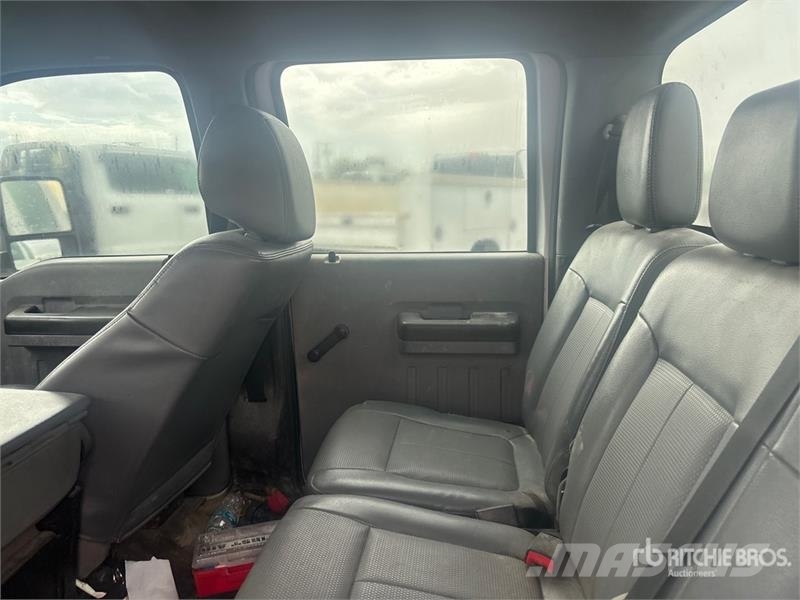 Ford F-250 XL 4x2 Crew Cab Pickup Other