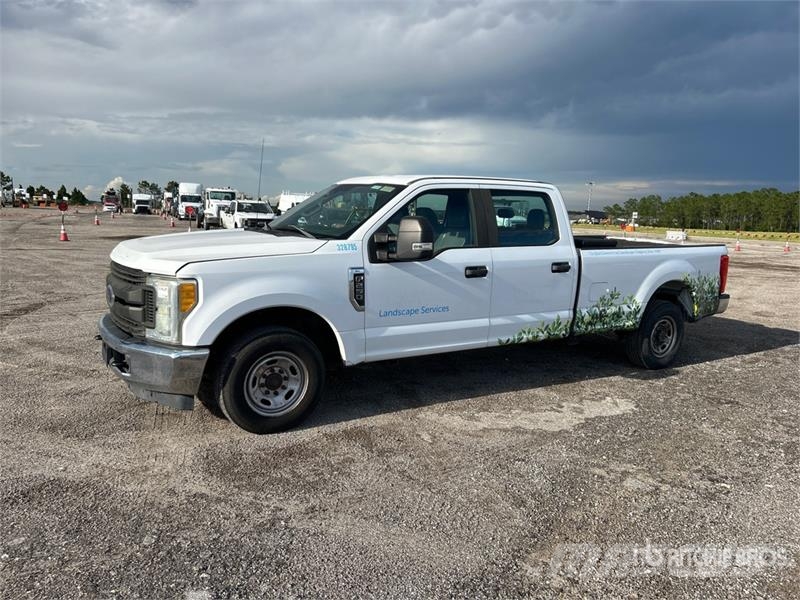 Ford F-250 XL 4x2 Crew Cab Pickup 其他