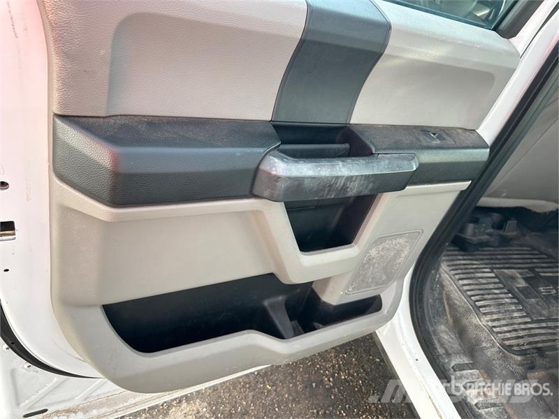Ford F-250 XL 4x2 Crew Cab Pickup 其他