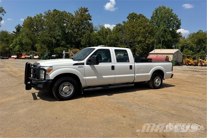 Ford F-250 XL 4x2 Crew Cab Pickup Furgoni altro