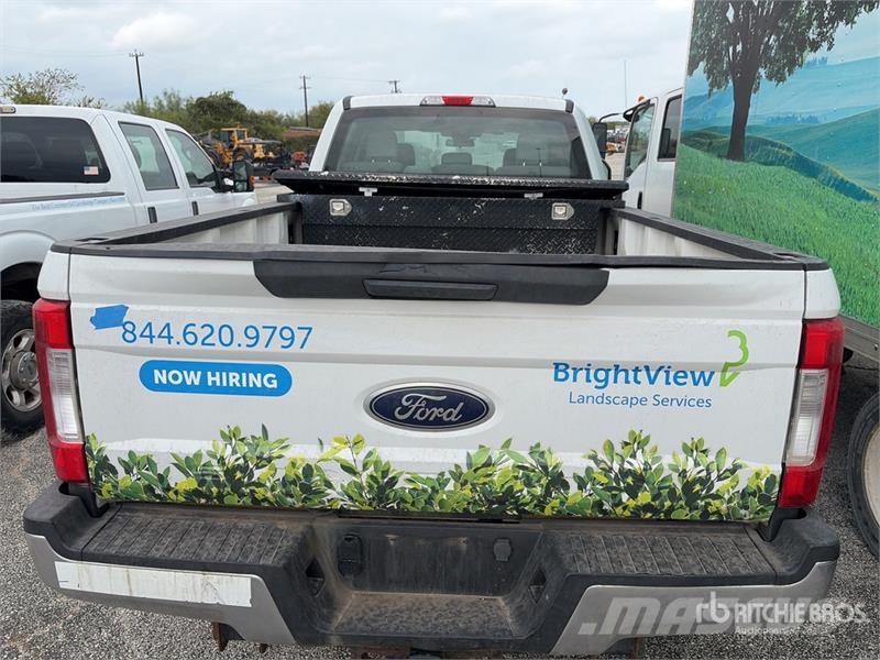 Ford F-250 XL 4x2 Crew Cab Pickup (Inoperable) Інше