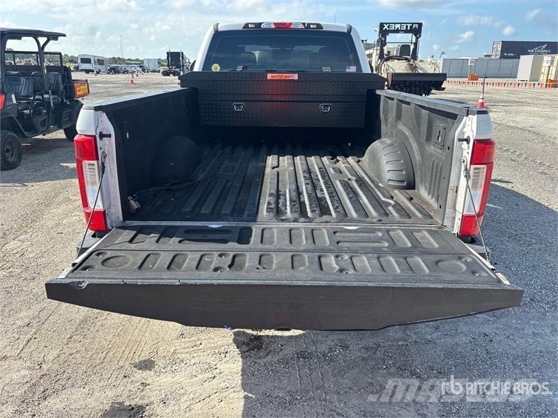 Ford F-250 XL 4x2 Crew Cab Pickup Άλλα Vans