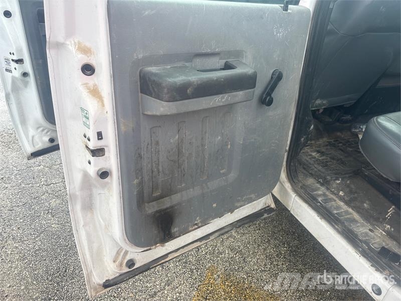Ford F-250 XL 4x2 Crew Cab Pickup Other