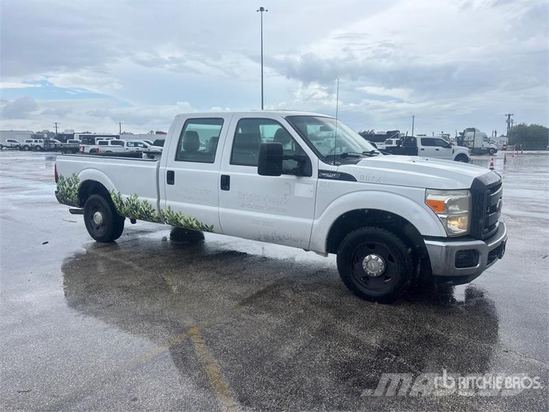 Ford F-250 XL 4x2 Crew Cab Pickup Other