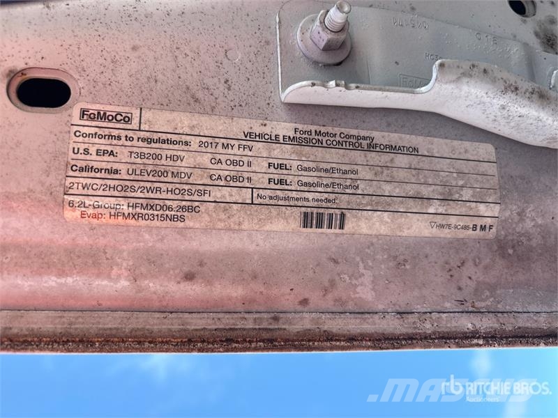 Ford F-250 XL 4x2 Crew Cab Pickup Ostalo