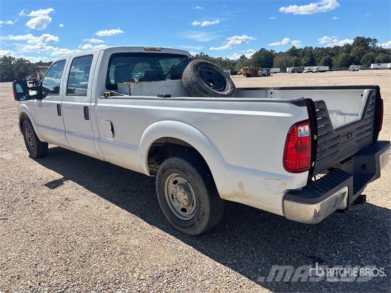 Ford F-250 XL 4x2 Crew Cab Pickup (Inoperable) Egyéb