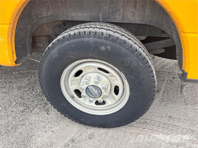 Ford F-250 XL 4x2 Crew Cab Pickup Muu
