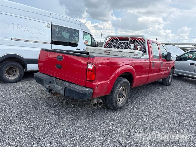 Ford F-250 XL 4x2 Crew Cab Pickup Прочие фургоны