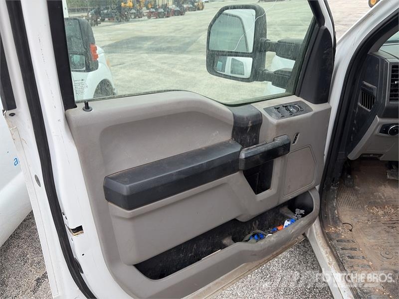 Ford F-250 XL 4x2 Crew Cab Pickup (Inoperable) Інше