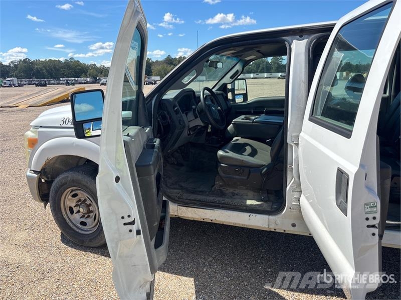 Ford F-250 XL 4x2 Crew Cab Pickup (Inoperable) Egyéb