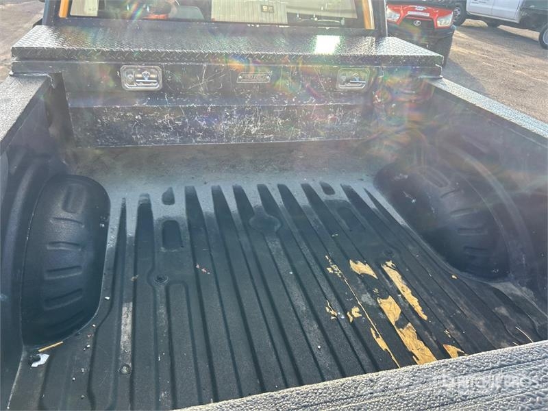 Ford F-250 XL 4x2 Crew Cab Pickup Outros