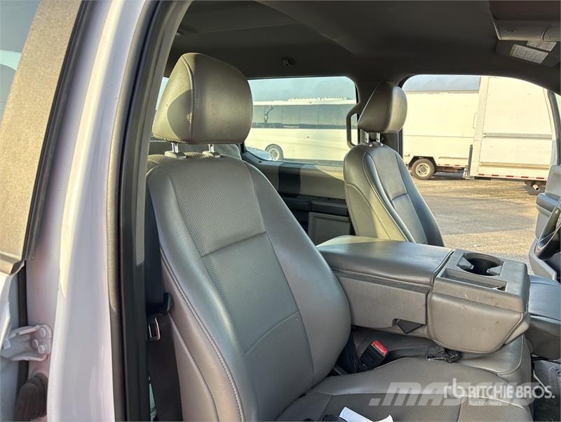 Ford F-250 XL 4x2 Crew Cab Pickup 其他