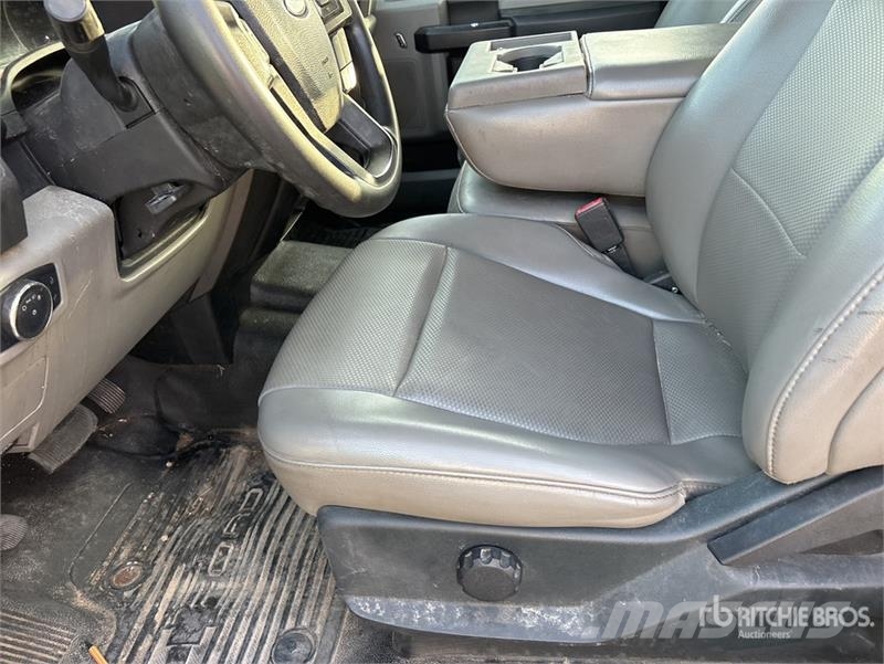 Ford F-250 XL 4x2 Crew Cab Pickup 其他