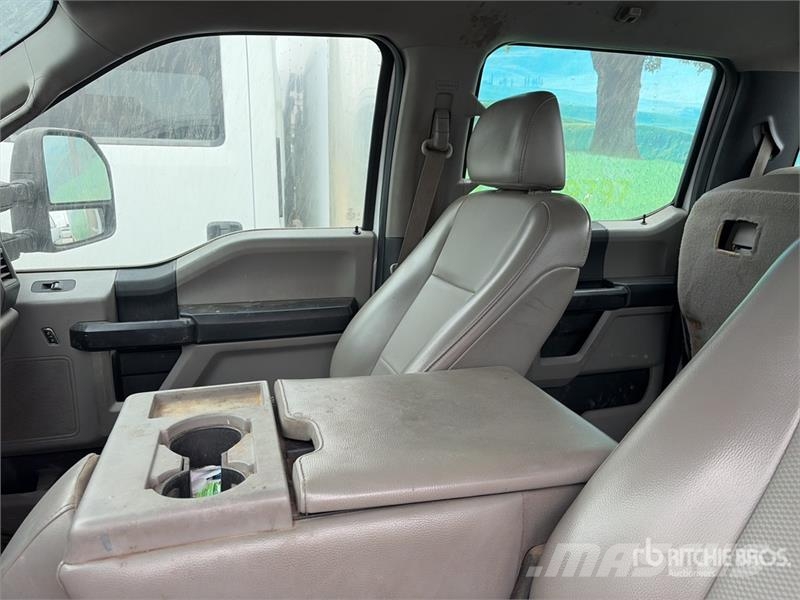 Ford F-250 XL 4x2 Crew Cab Pickup (Inoperable) Інше