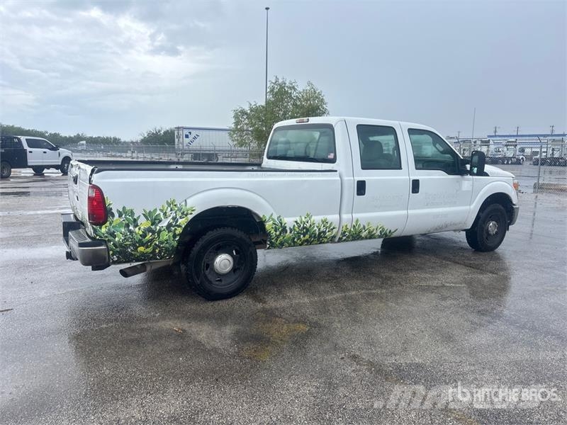 Ford F-250 XL 4x2 Crew Cab Pickup Other