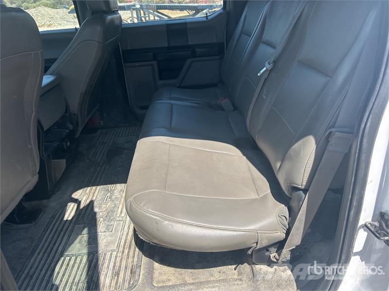 Ford F-250 XL 4x2 Crew Cab Pickup Інше
