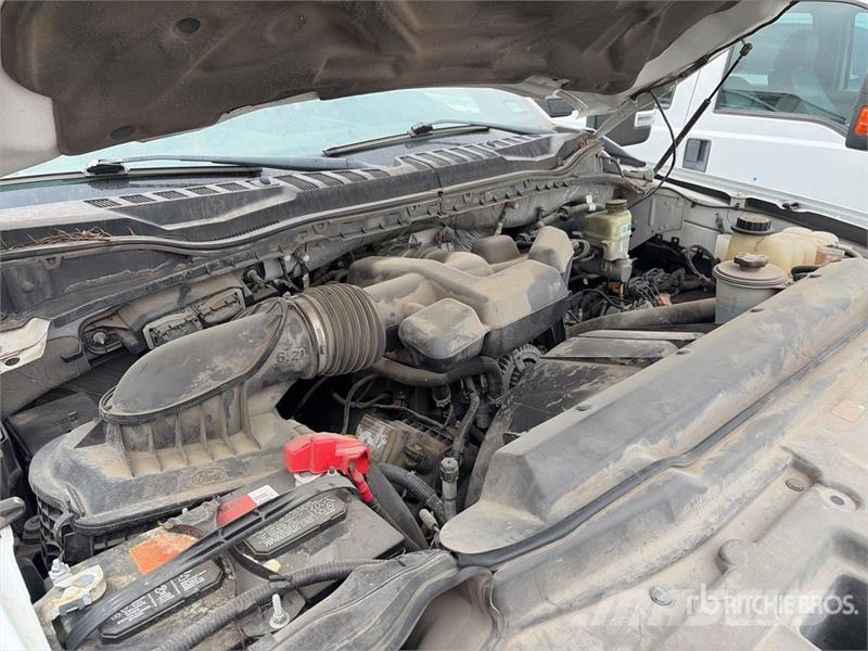 Ford F-250 XL 4x2 Crew Cab Pickup (Inoperable) Інше