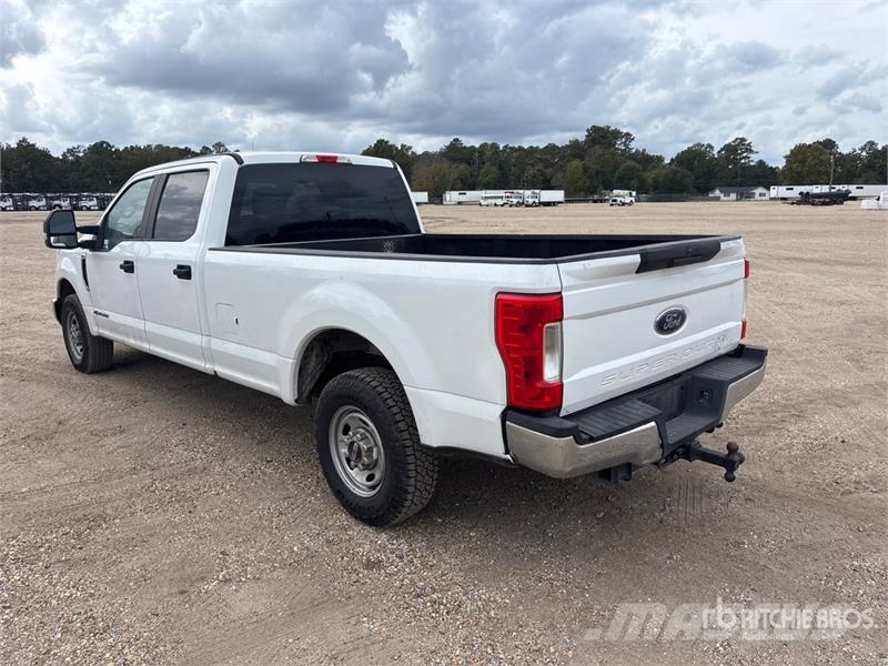 Ford F-250 XL 4x2 Crew Cab Pickup Citi