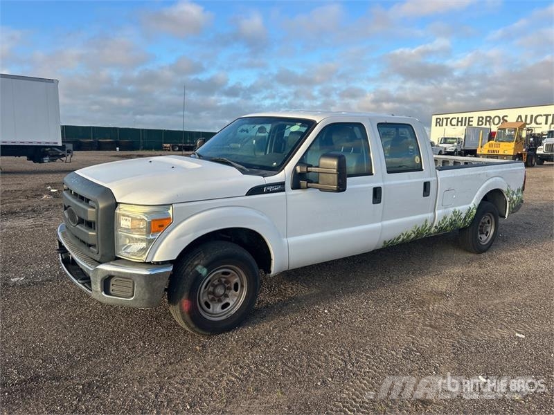 Ford F-250 XL 4x2 Crew Cab Pickup Anders