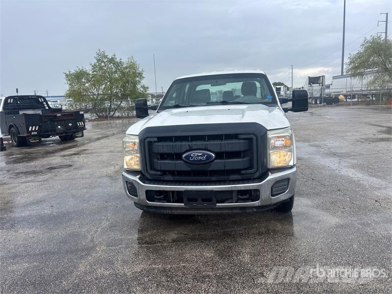 Ford F-250 XL 4x2 Crew Cab Pickup Other