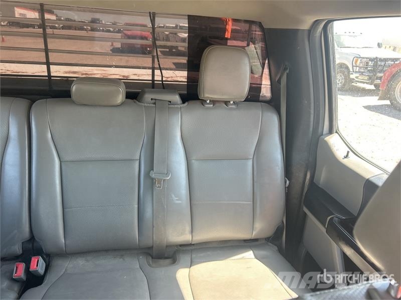 Ford F-250 XL 4x2 Crew Cab Pickup Інше