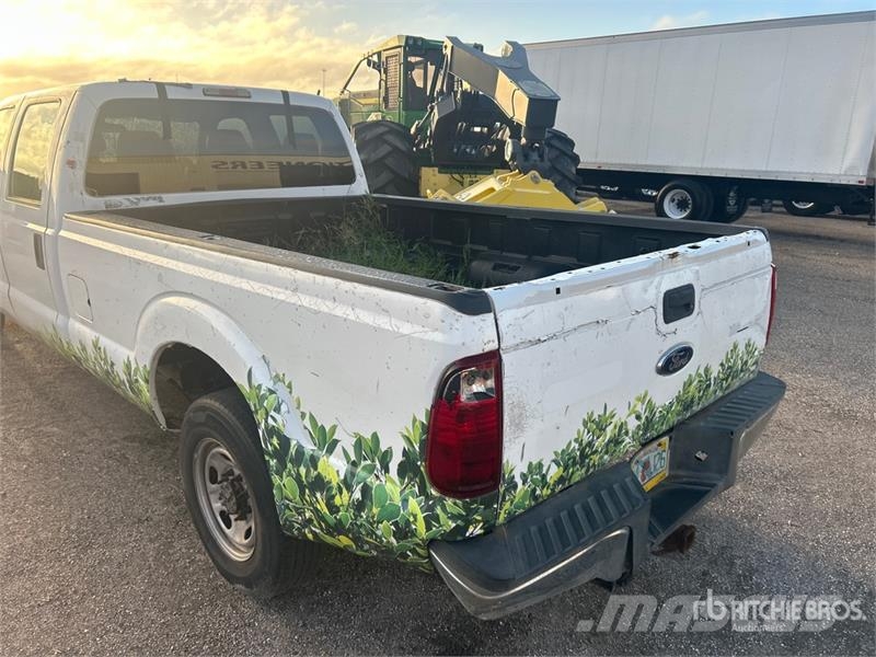 Ford F-250 XL 4x2 Crew Cab Pickup Anders