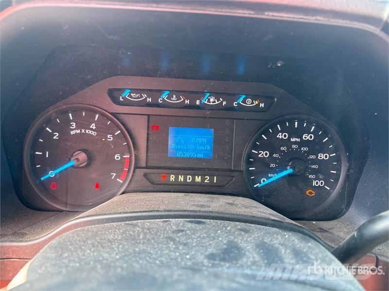 Ford F-250 XL 4x2 Crew Cab Pickup Ostalo