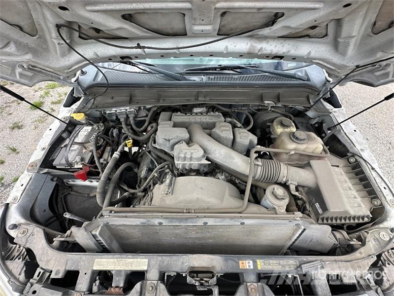 Ford F-250 XL 4x2 Crew Cab Pickup Otros